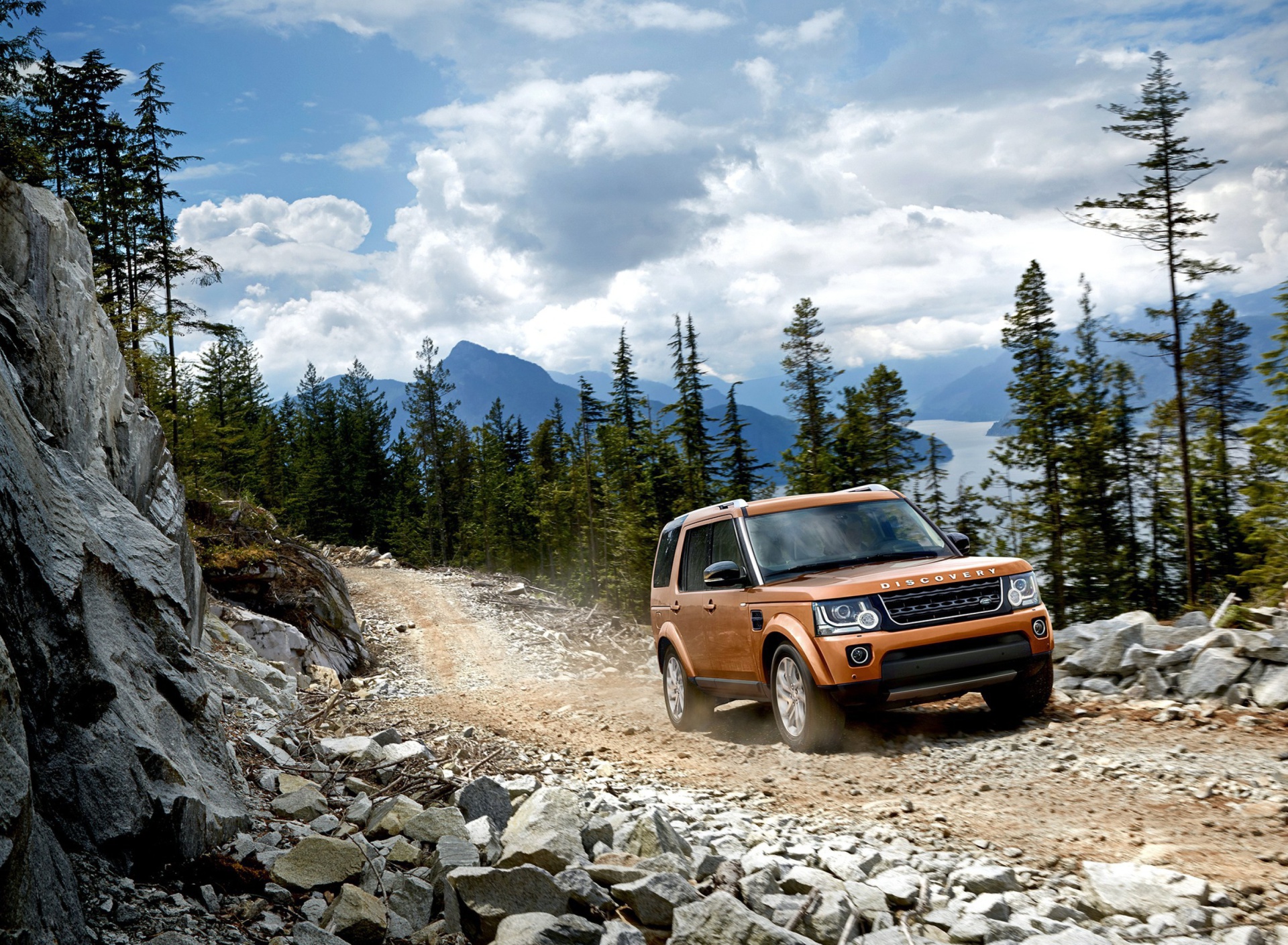 Land Rover Discovery wallpaper 1920x1408