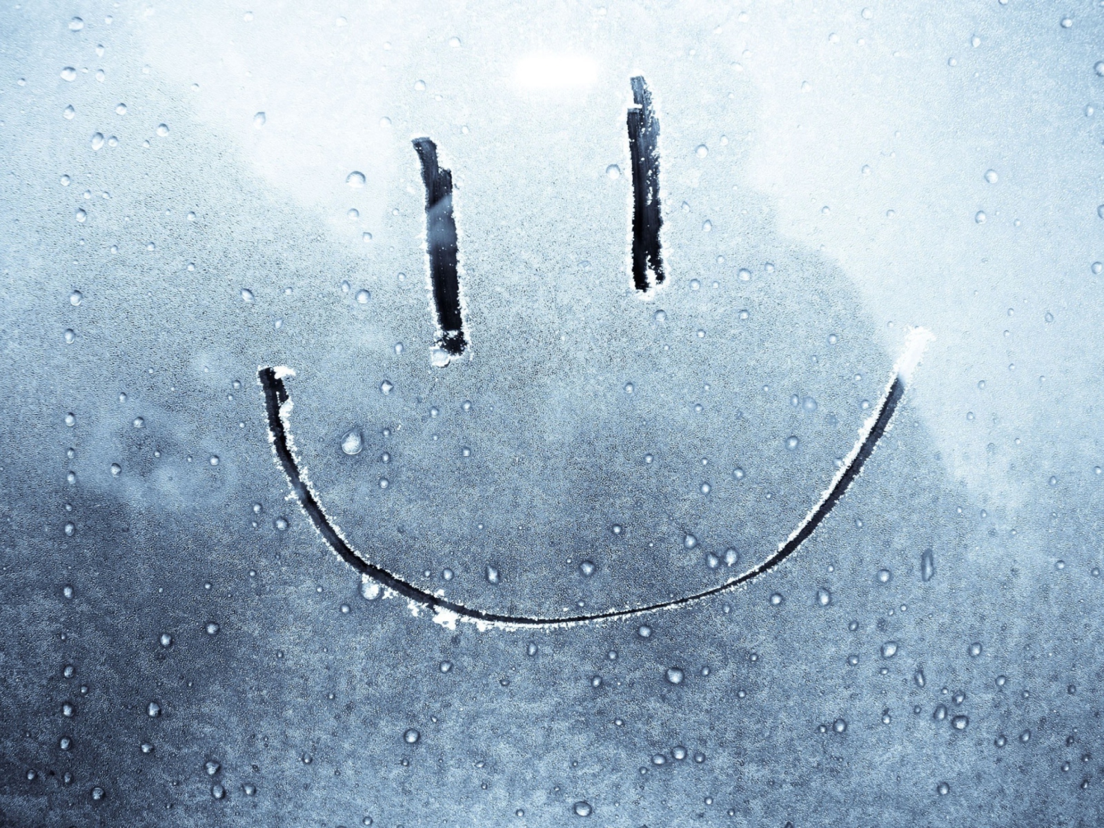 Fondo de pantalla Smiley Face On Frozen Window 1600x1200