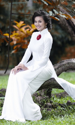 Fashion model from Vietnam wallpaper 240x400