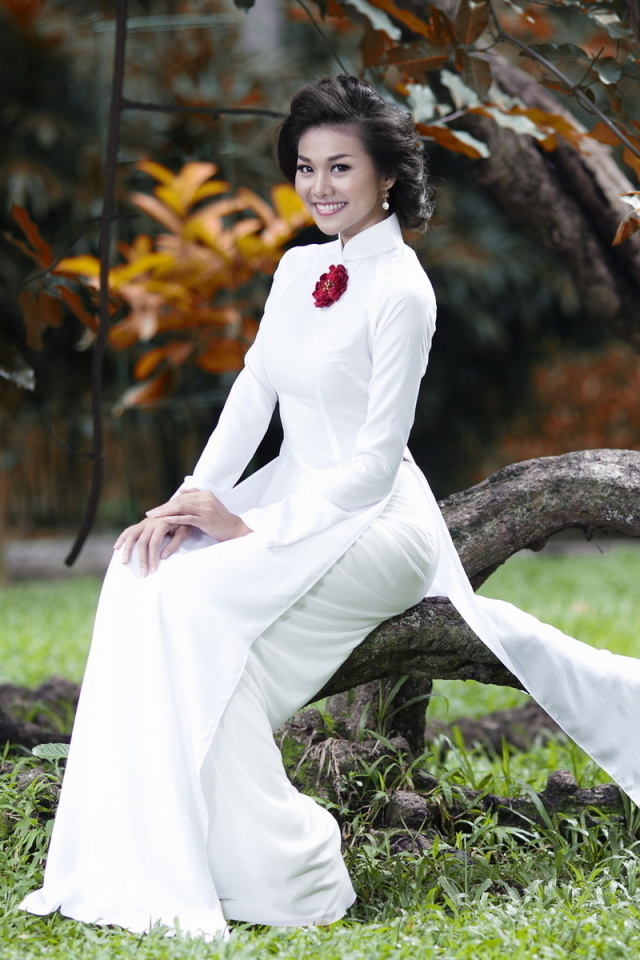 Das Fashion model from Vietnam Wallpaper 640x960
