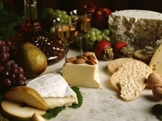 Das Wine And Cheeses Wallpaper 320x240