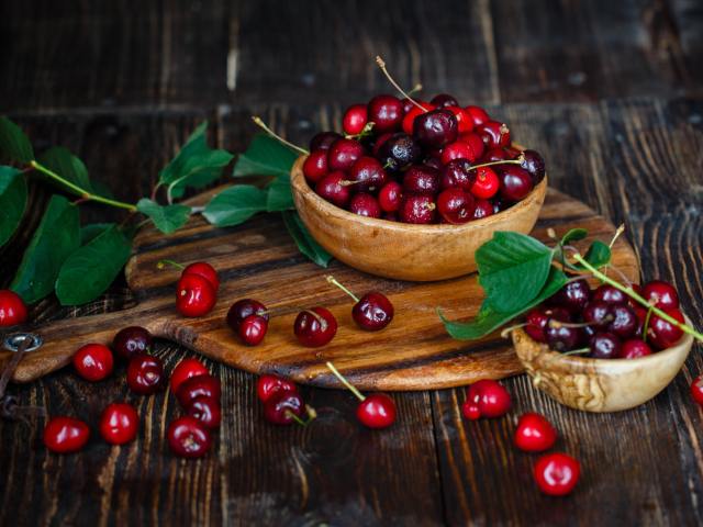 Red Sweet Cherries screenshot #1 640x480