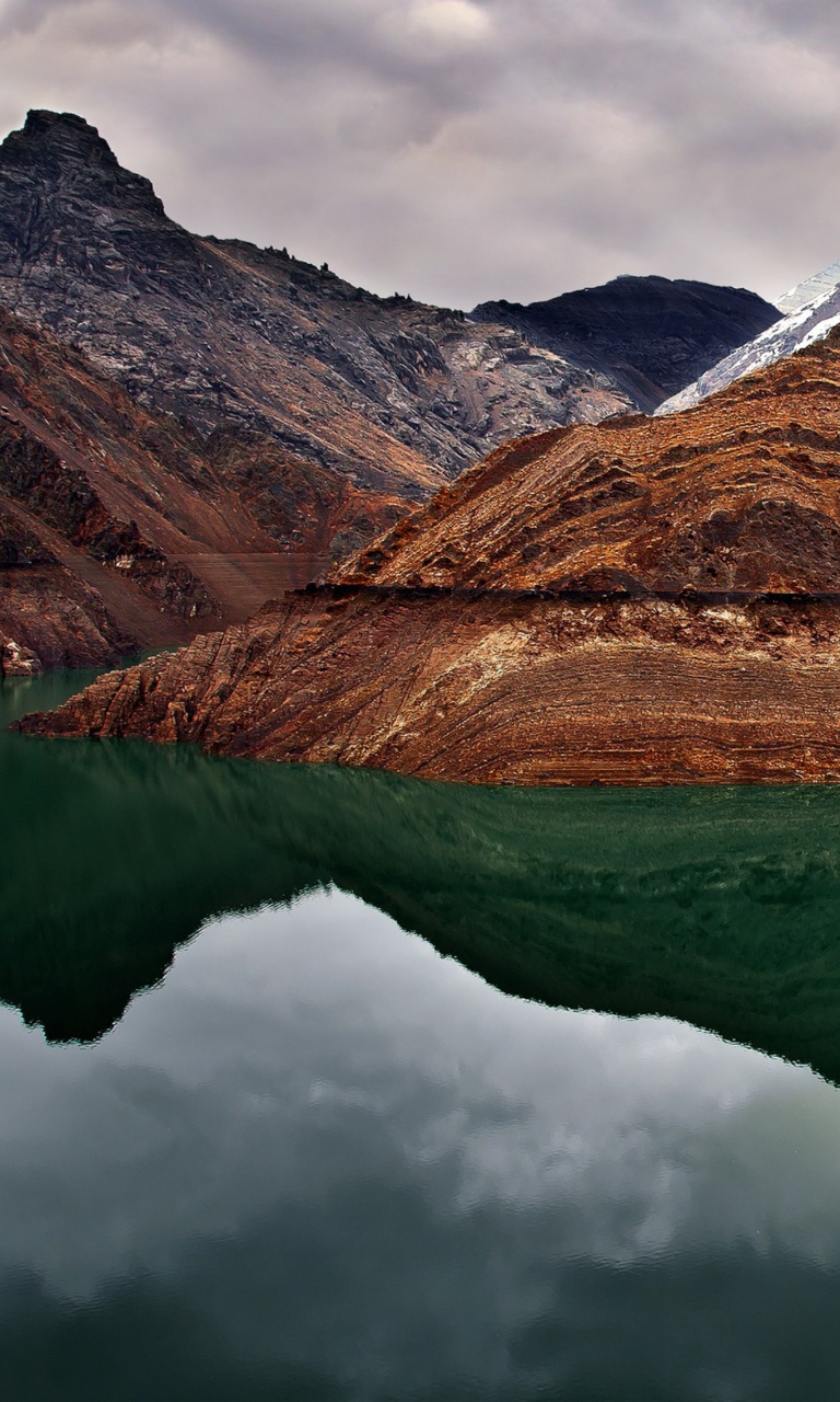 Moraine Lake wallpaper 768x1280