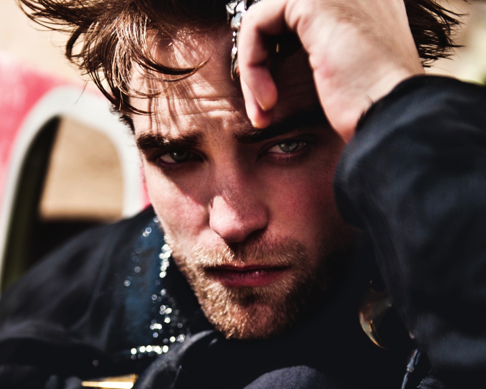 Обои Robert Pattinson 2012 1600x1280