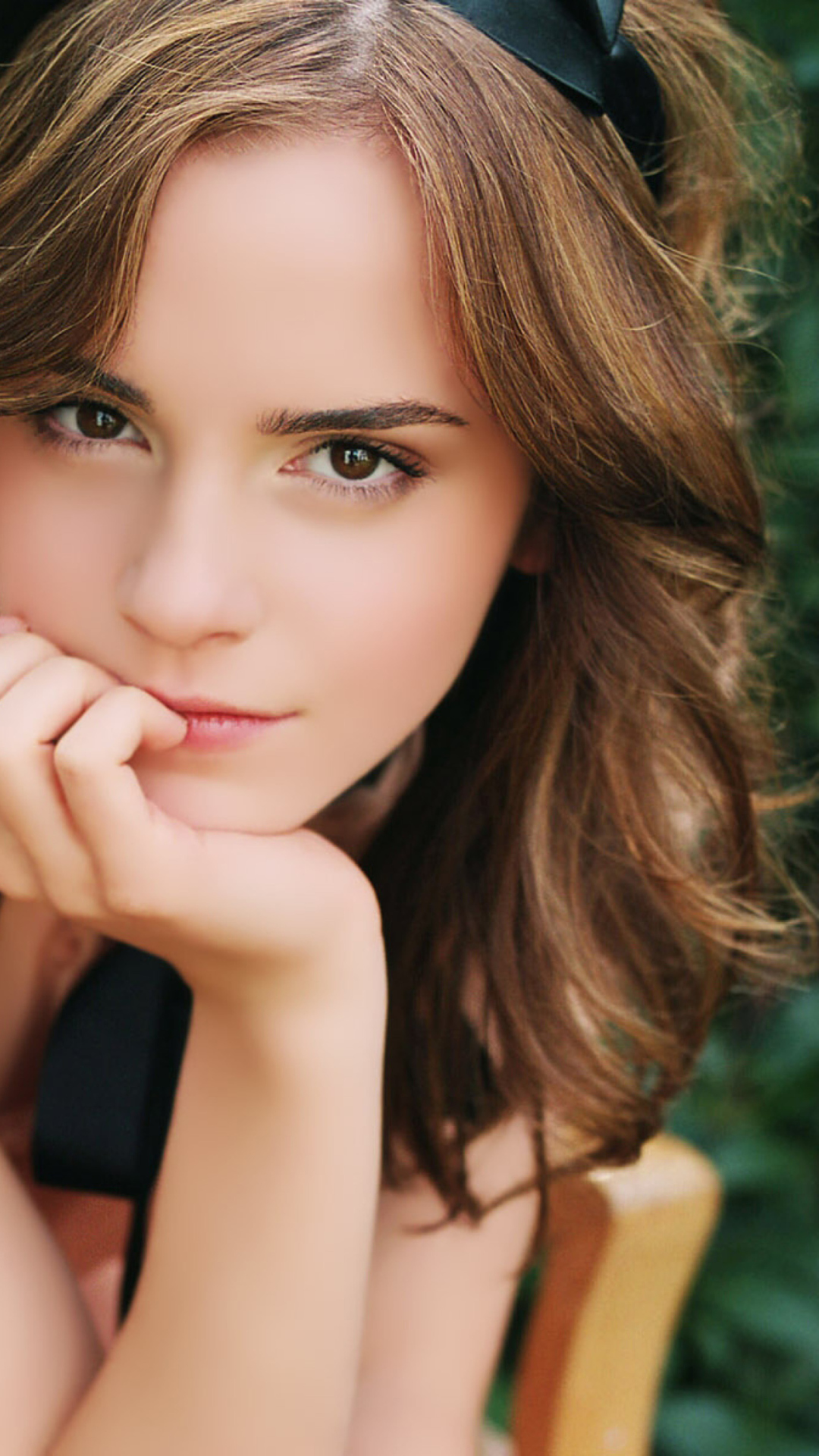 Fondo de pantalla Emma Watson Tender Portrait 1080x1920