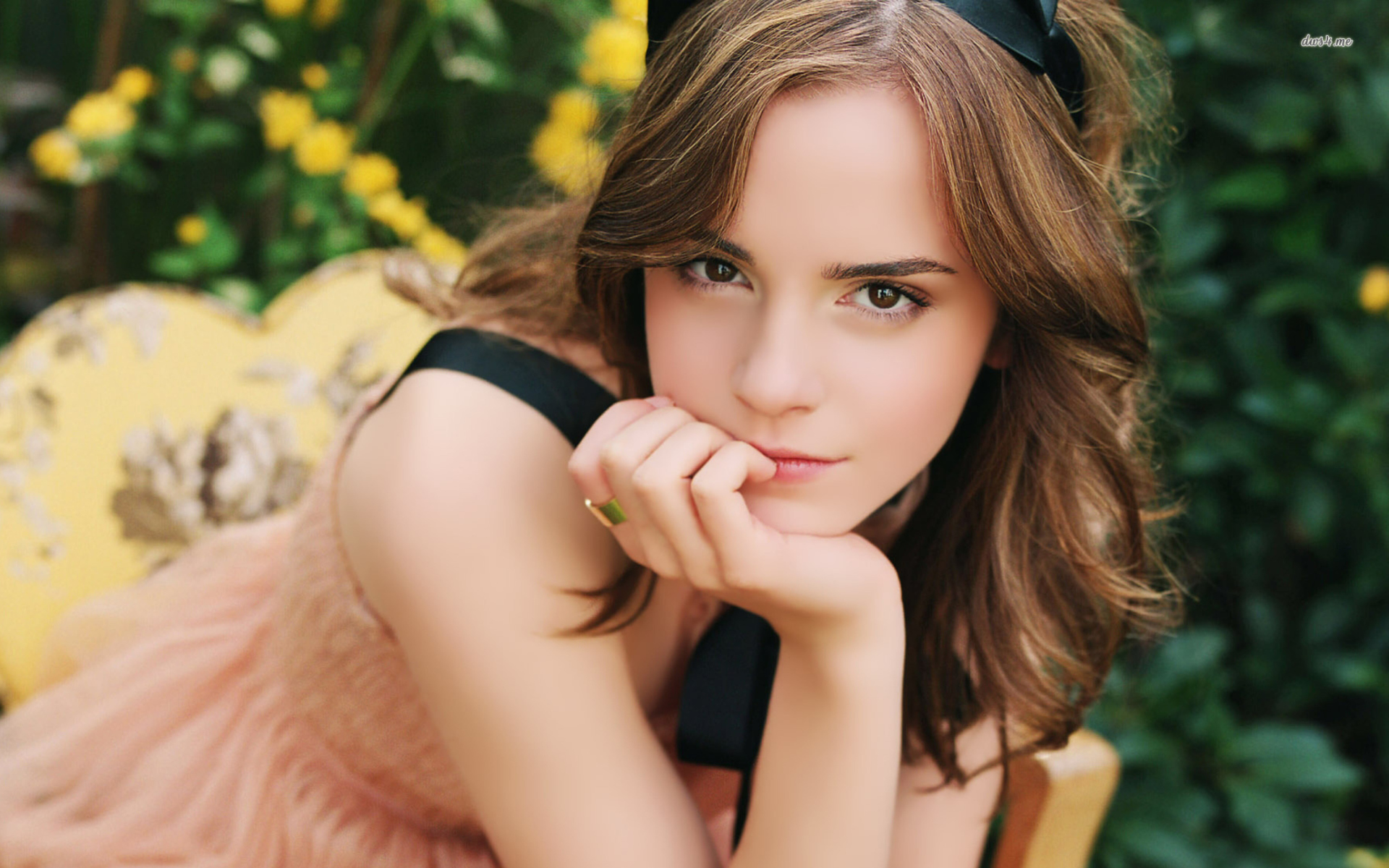 Fondo de pantalla Emma Watson Tender Portrait 1920x1200