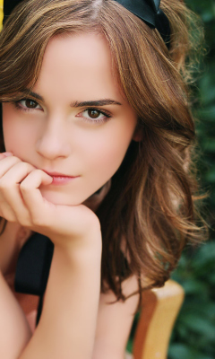 Das Emma Watson Tender Portrait Wallpaper 240x400