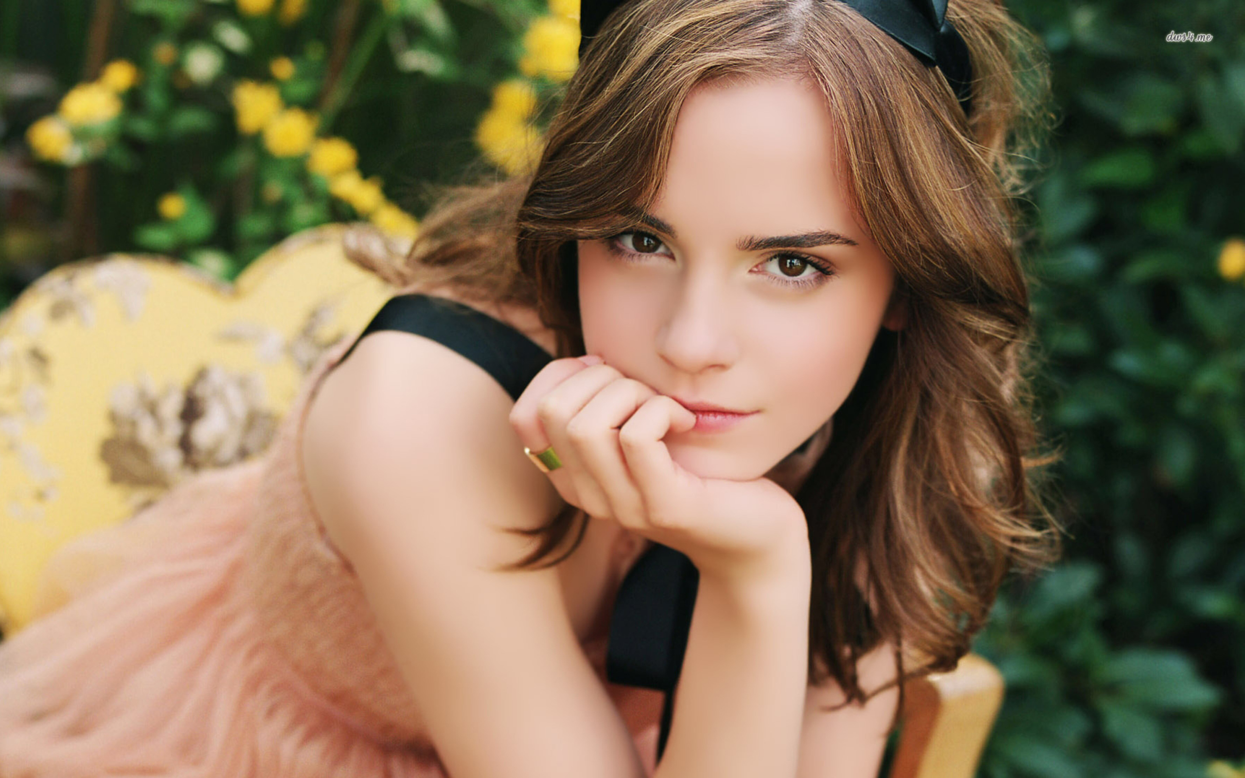 Fondo de pantalla Emma Watson Tender Portrait 2560x1600