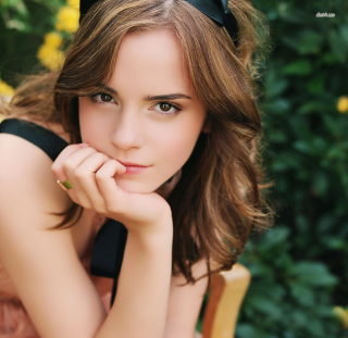 Kostenloses Emma Watson Tender Portrait Wallpaper für iPad mini