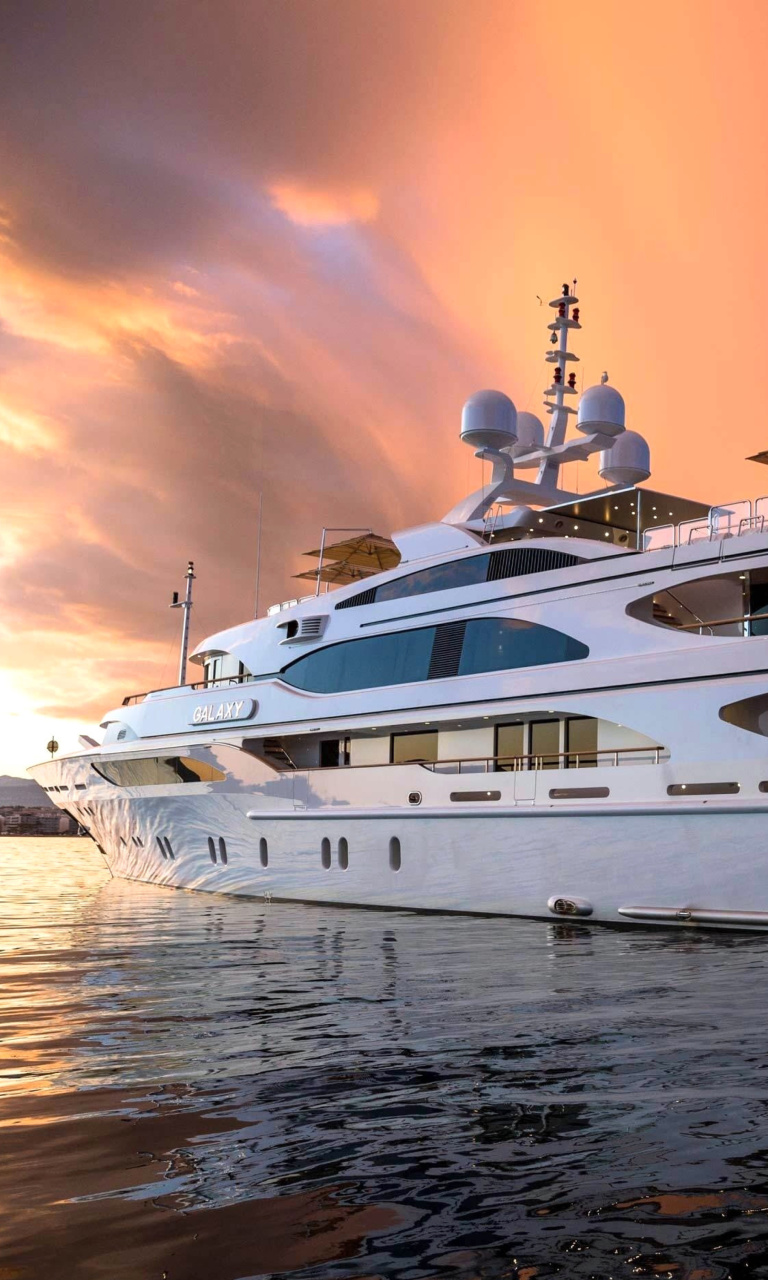 Das Superyacht In Miami Wallpaper 768x1280