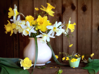 Daffodil Jug wallpaper 320x240