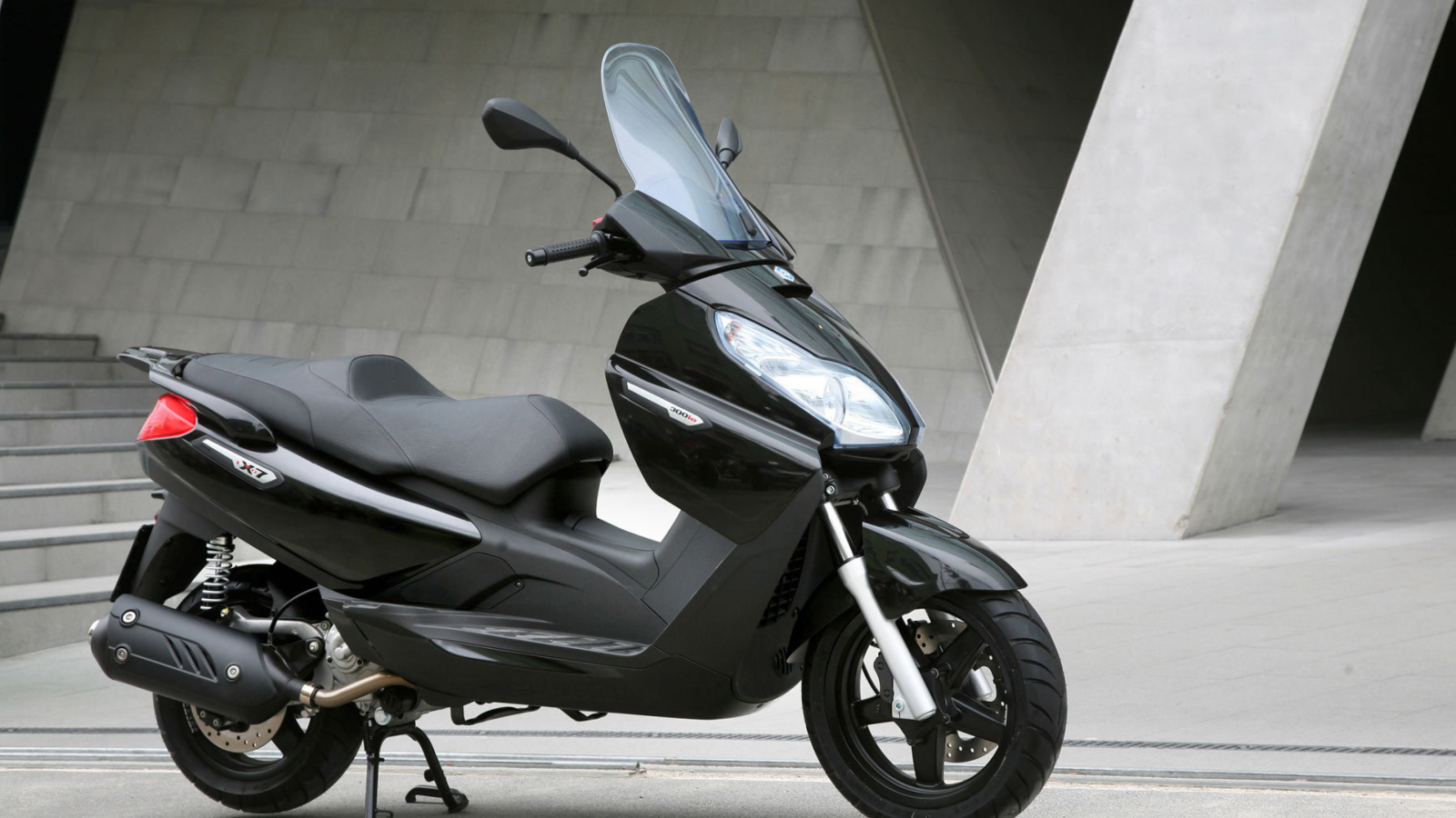 Scooter Piaggio X7 wallpaper 1600x900