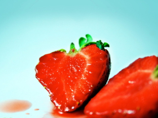 Strawberries wallpaper 320x240