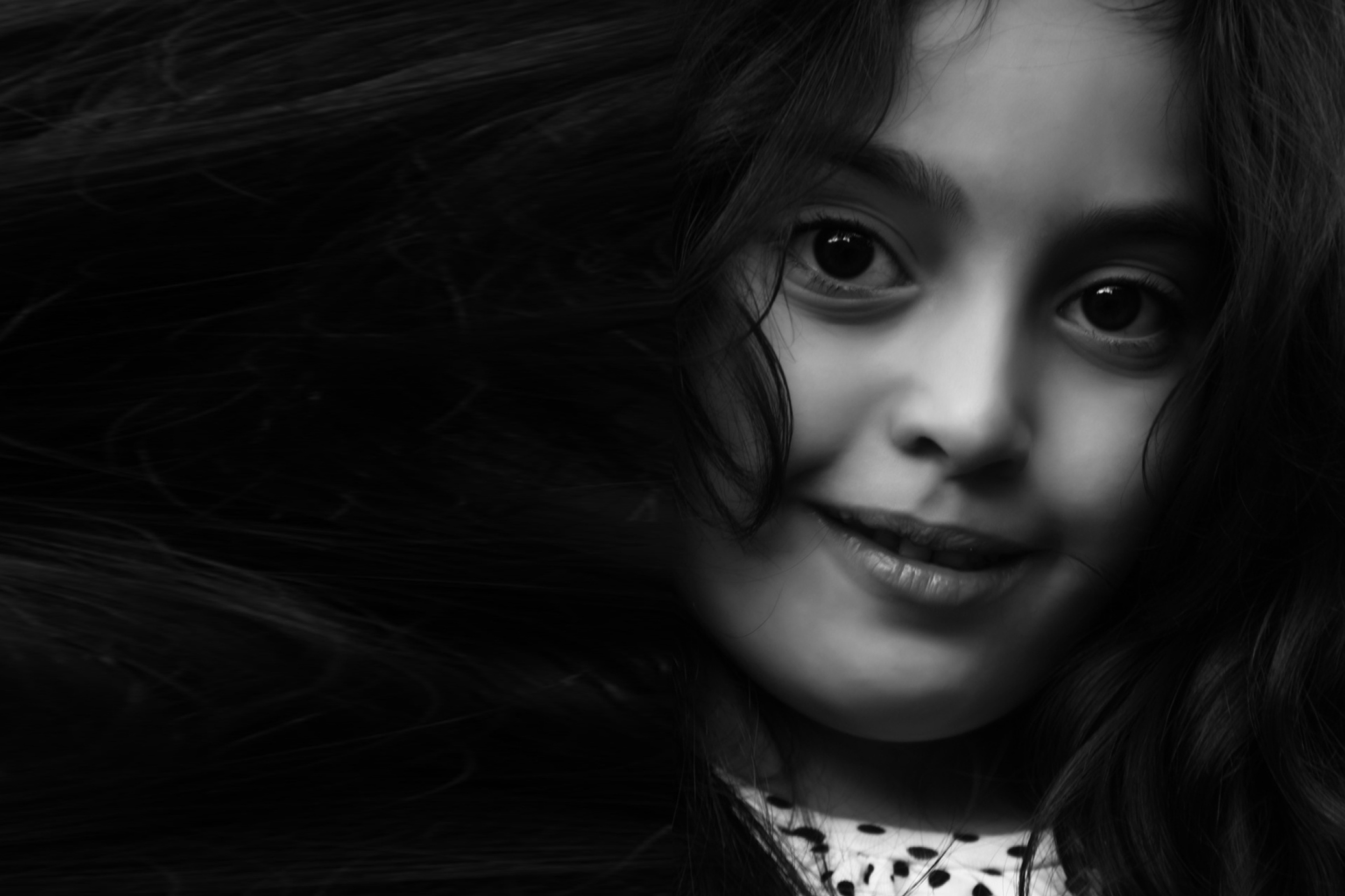 Обои Black And White Girl 2880x1920