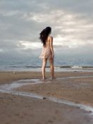 Обои Girl Walking On Beach 132x176