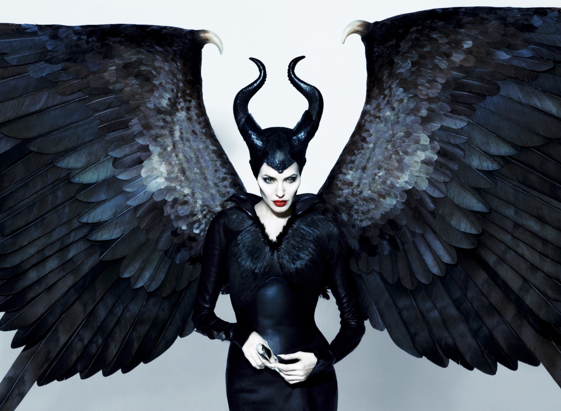 Обои Maleficente, Angelina Jolie 1920x1408