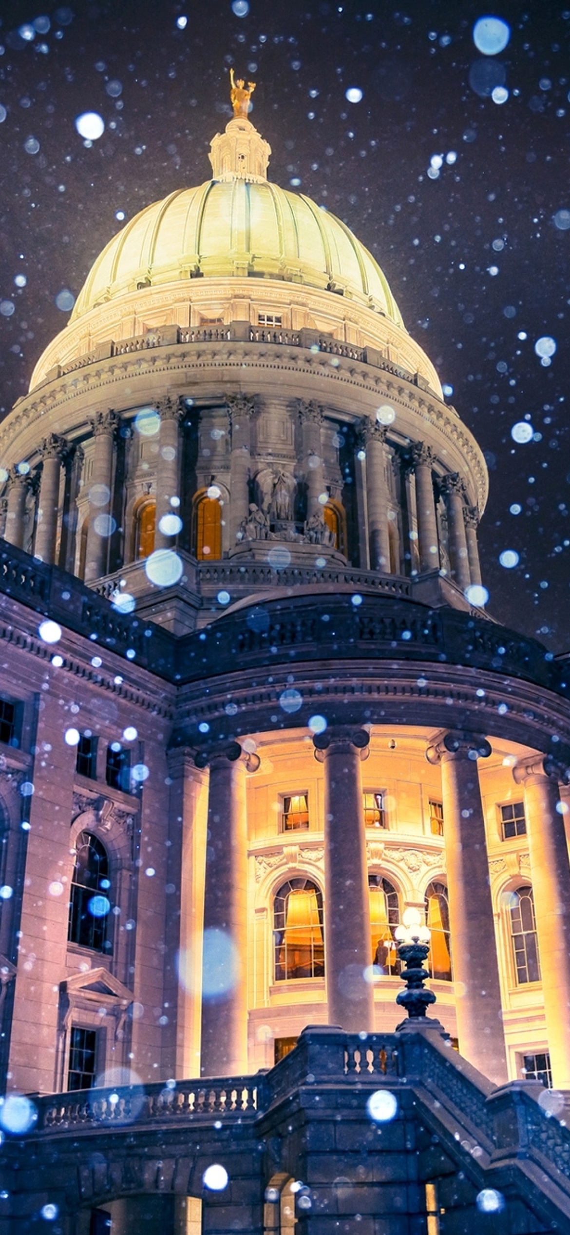Madison, Wisconsin State Capitol wallpaper 1170x2532