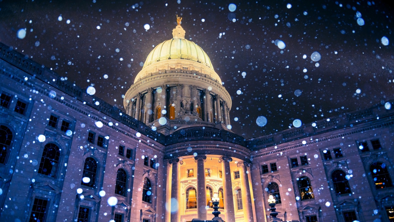 Madison, Wisconsin State Capitol wallpaper 1366x768