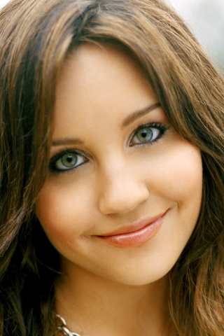 Amanda Bynes wallpaper 320x480