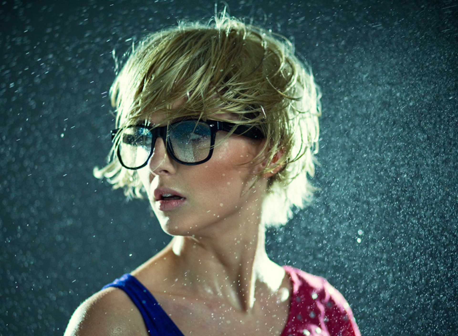 Cute Blonde Girl Wearing Glasses wallpaper 1920x1408