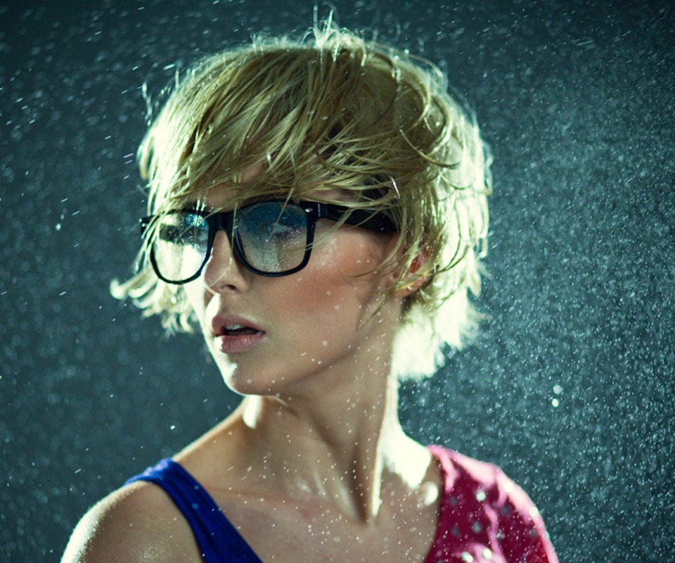 Cute Blonde Girl Wearing Glasses screenshot #1 960x800