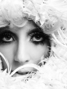 Fondo de pantalla Lady Gaga White Feathers 132x176