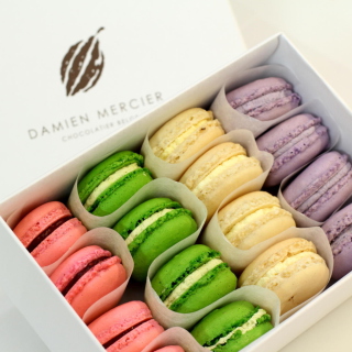 Free Colorful Macarons Picture for 128x128