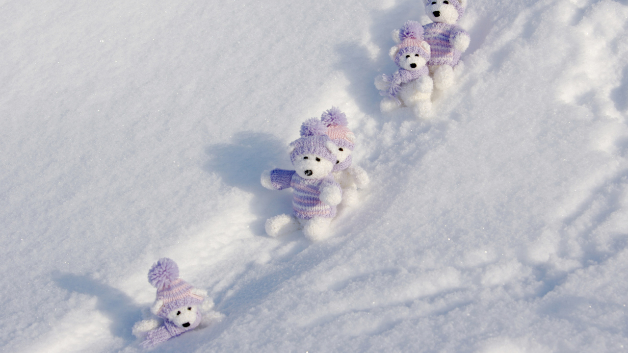 White Teddy Bears Snow Game wallpaper 1280x720
