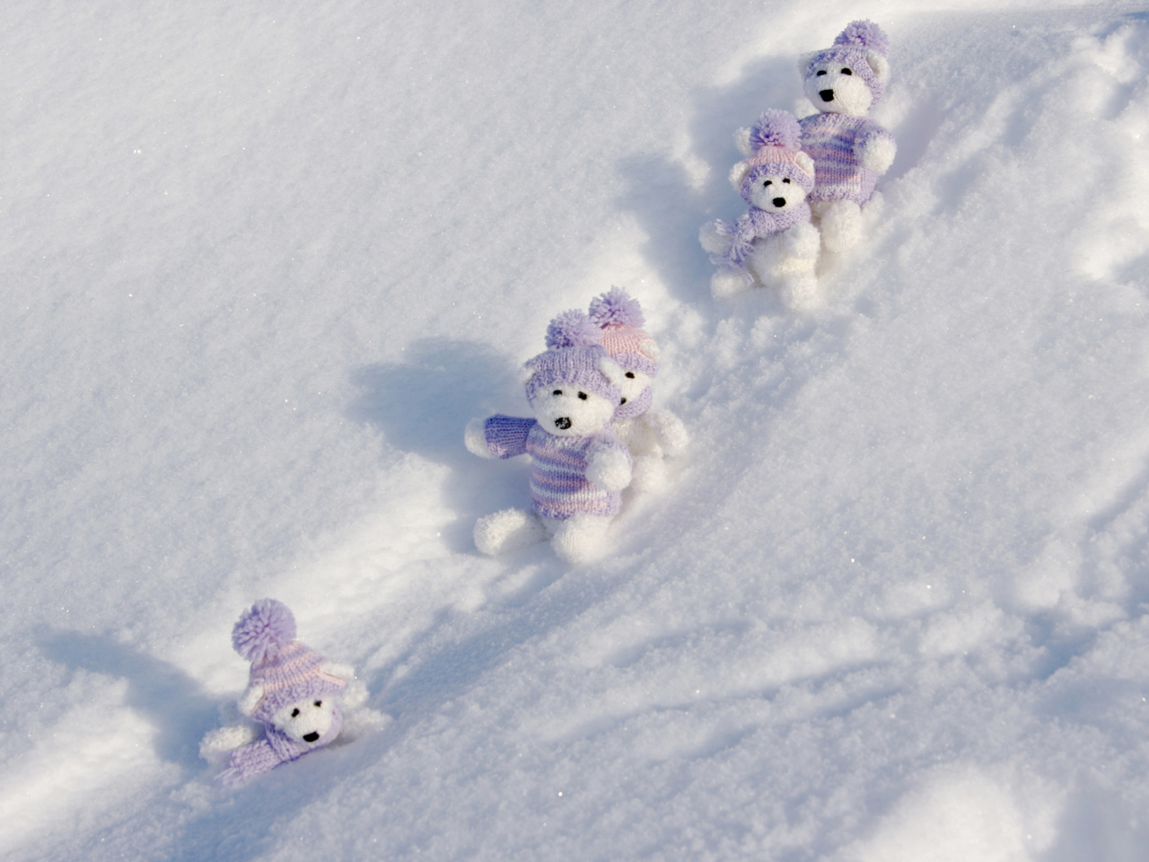 White Teddy Bears Snow Game wallpaper 1280x960