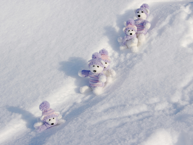 White Teddy Bears Snow Game wallpaper 640x480