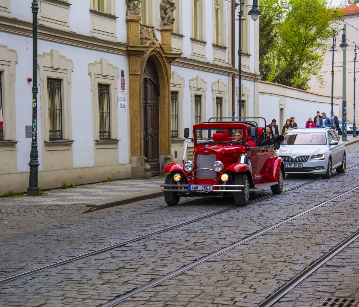 Das Prague Retro Car Wallpaper 1200x1024