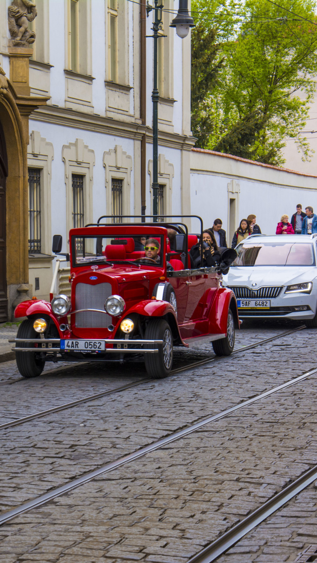 Das Prague Retro Car Wallpaper 640x1136