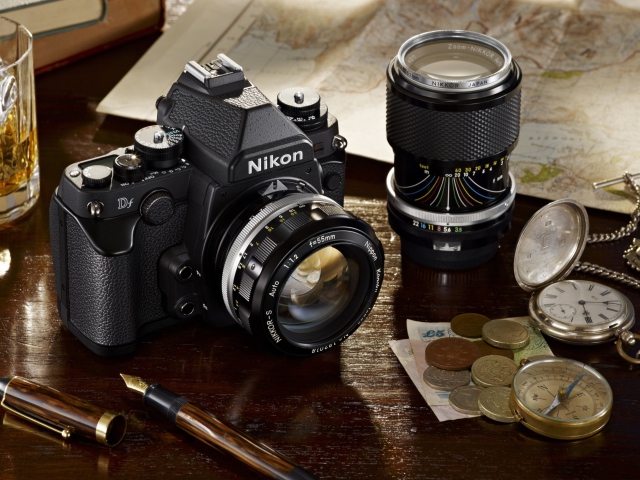 Fondo de pantalla Nikon Camera And Lens 640x480