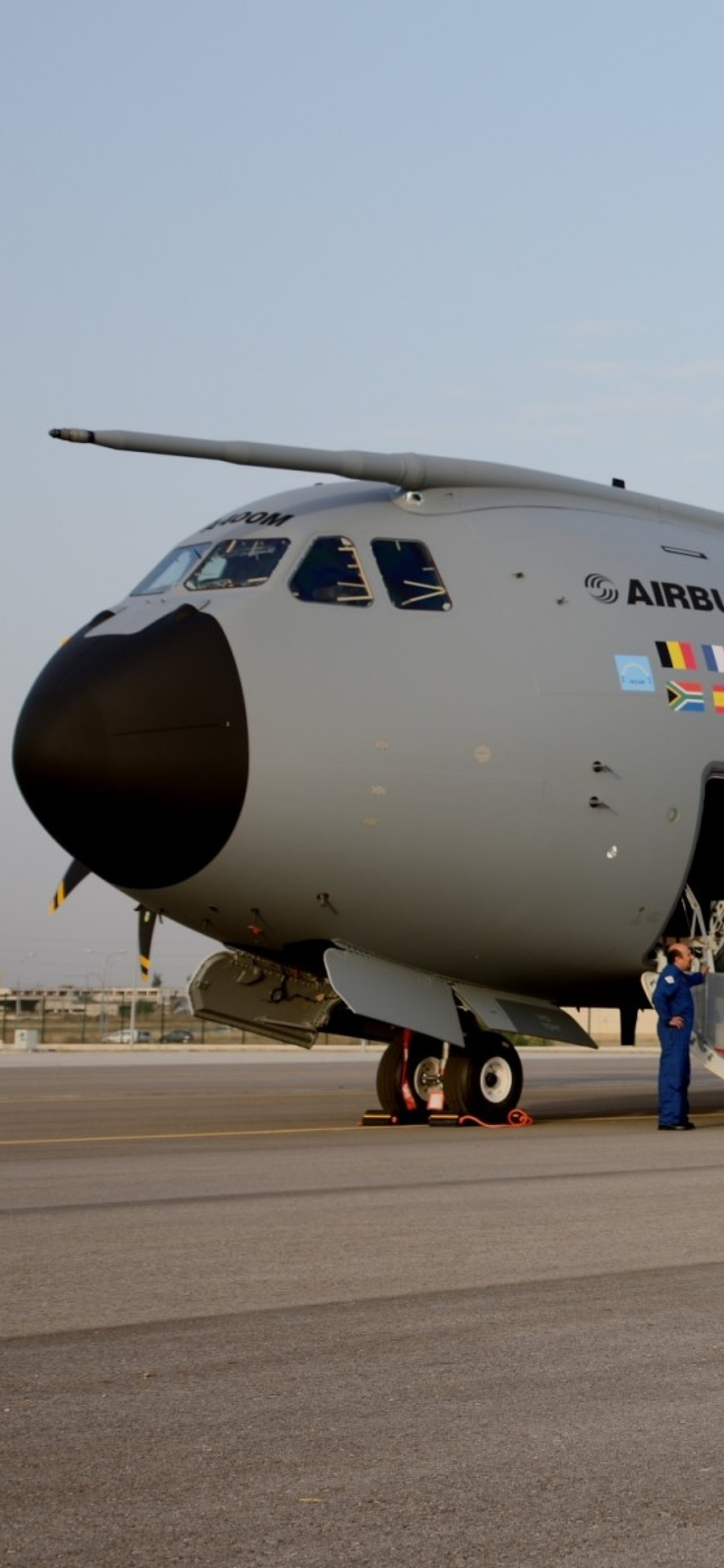 Das Airbus Military A400M Wallpaper 1170x2532