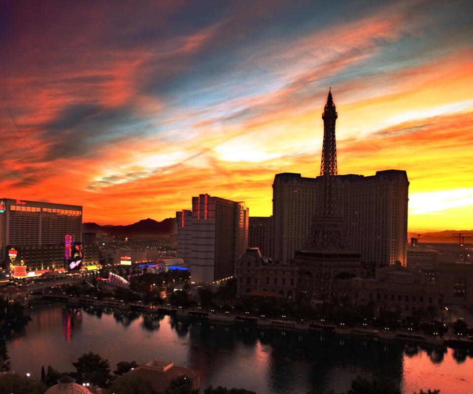 Tokyo City At Twilight screenshot #1 960x800