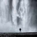 Das Man And Waterfall Wallpaper 128x128