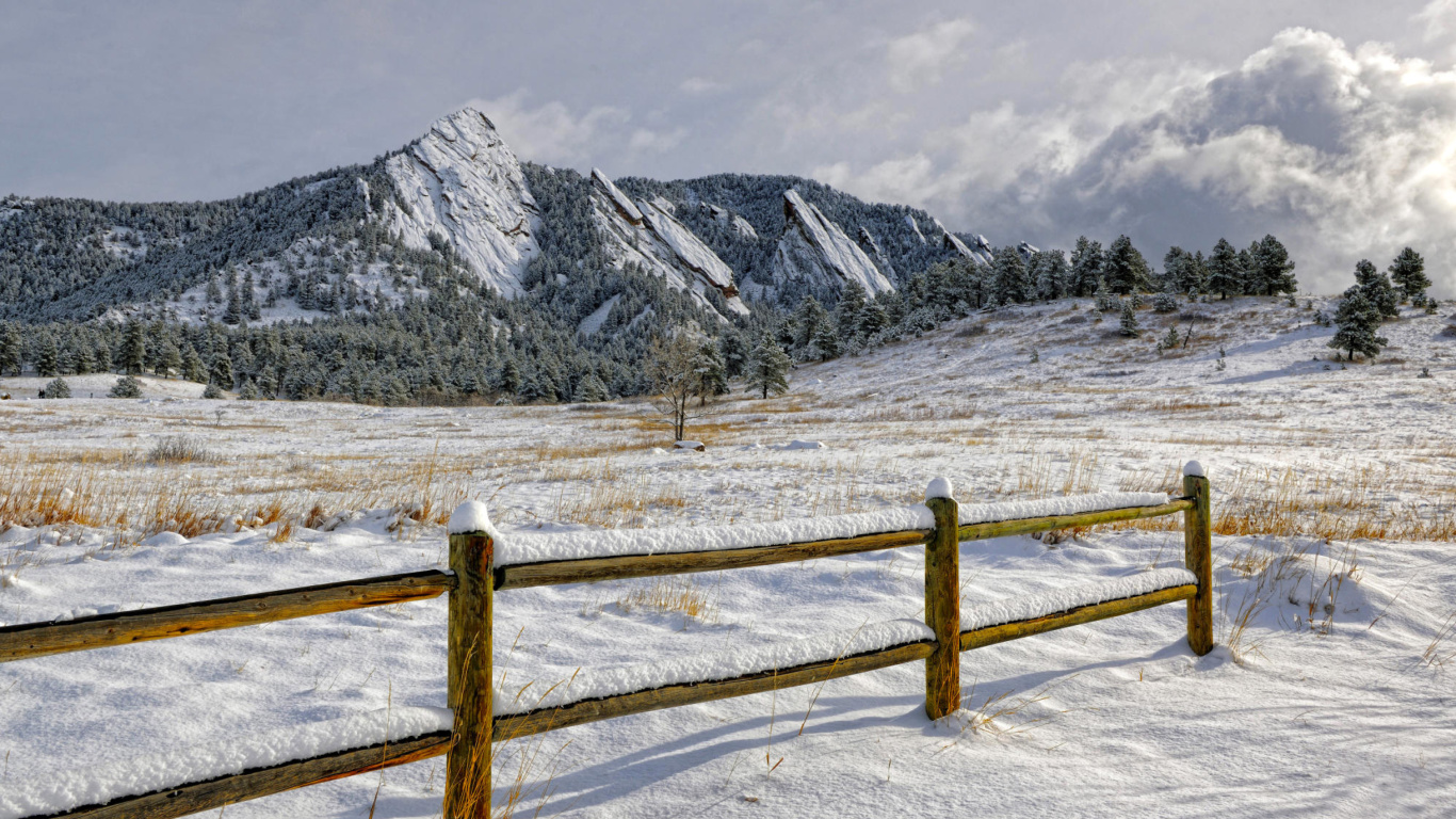 Chataqua Snow, Boulder Flatirons, Colorado wallpaper 1366x768