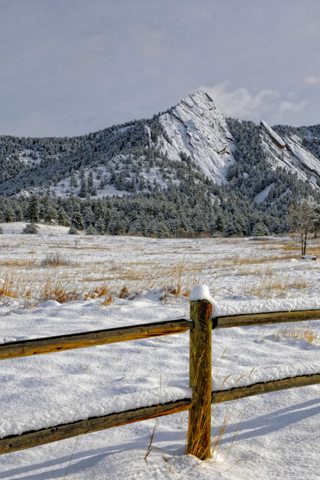 Chataqua Snow, Boulder Flatirons, Colorado wallpaper 640x960