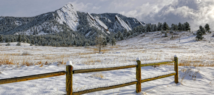 Chataqua Snow, Boulder Flatirons, Colorado wallpaper 720x320