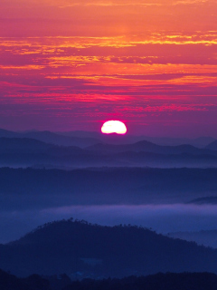 Fondo de pantalla Sunset In Mountains 240x320