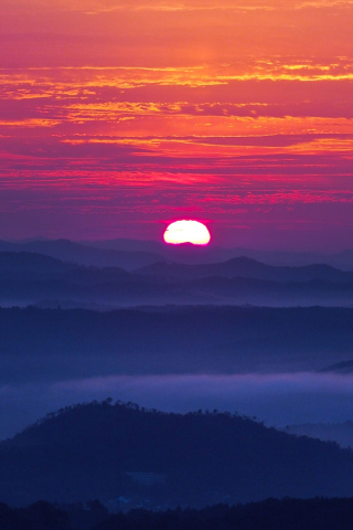 Fondo de pantalla Sunset In Mountains 320x480