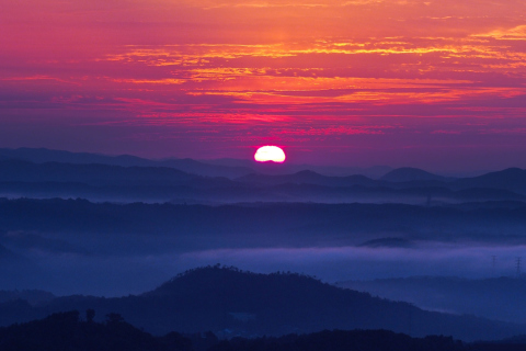 Fondo de pantalla Sunset In Mountains 480x320