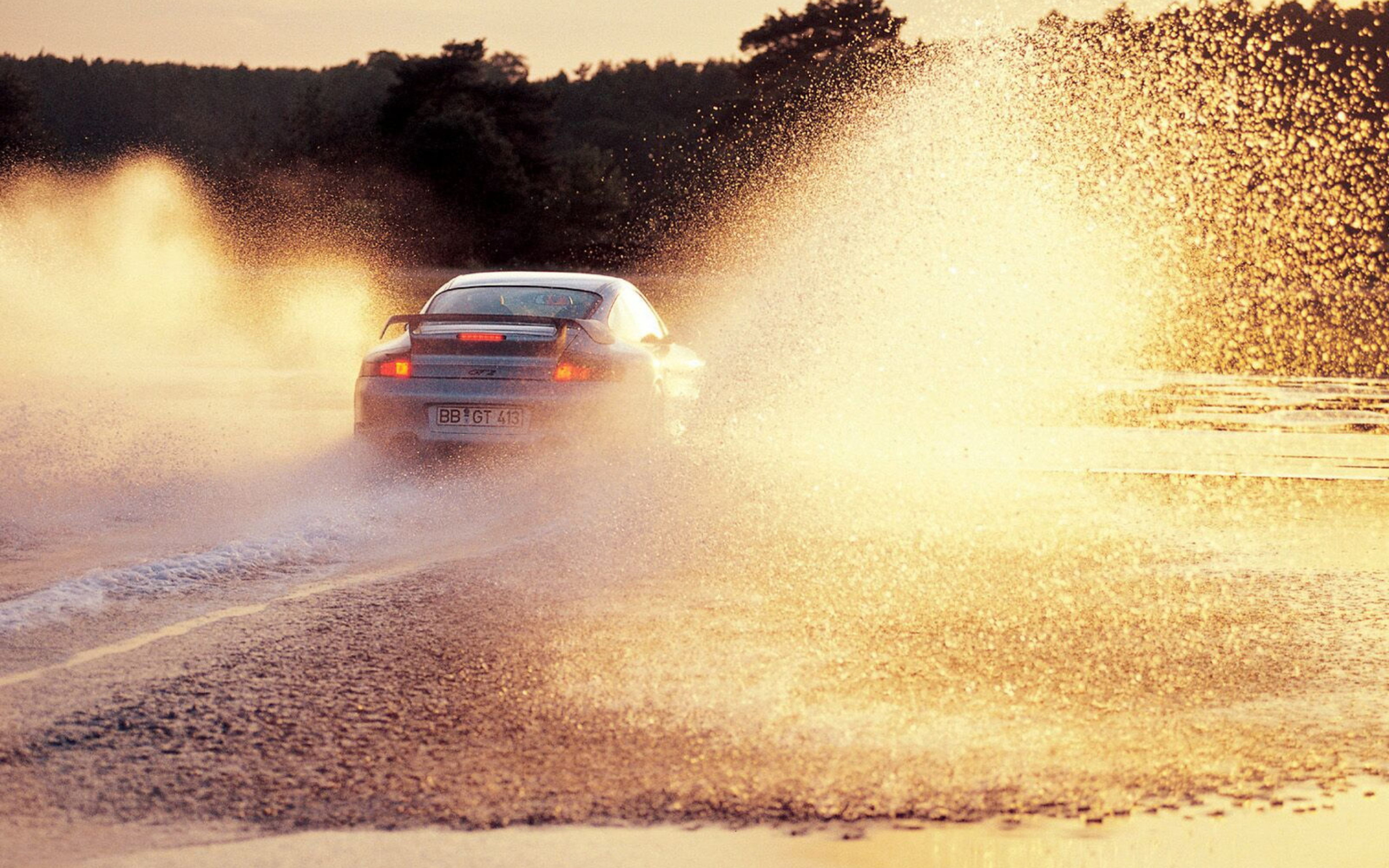 Porsche GT2 In Water Splashes screenshot #1 2560x1600