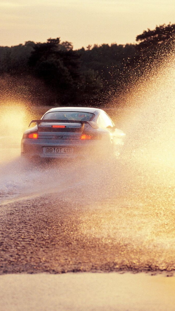 Fondo de pantalla Porsche GT2 In Water Splashes 360x640
