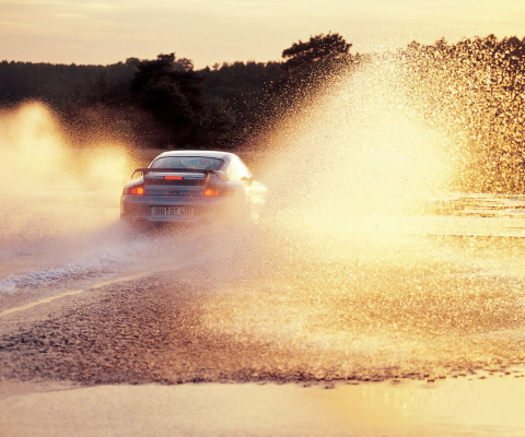 Das Porsche GT2 In Water Splashes Wallpaper 480x400