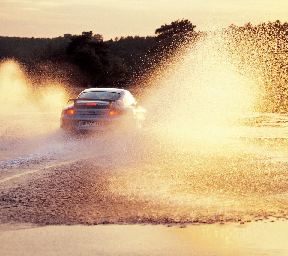 Porsche GT2 In Water Splashes screenshot #1 960x854