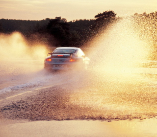 Kostenloses Porsche GT2 In Water Splashes Wallpaper für Samsung E1150