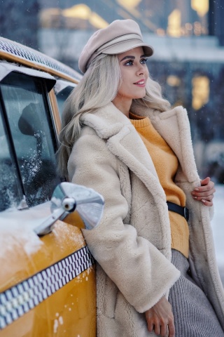 Winter Girl and Taxi wallpaper 320x480