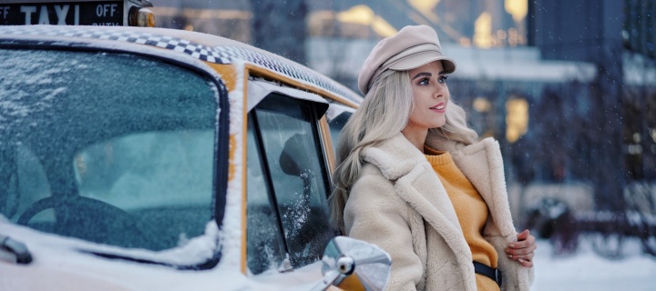 Sfondi Winter Girl and Taxi 720x320