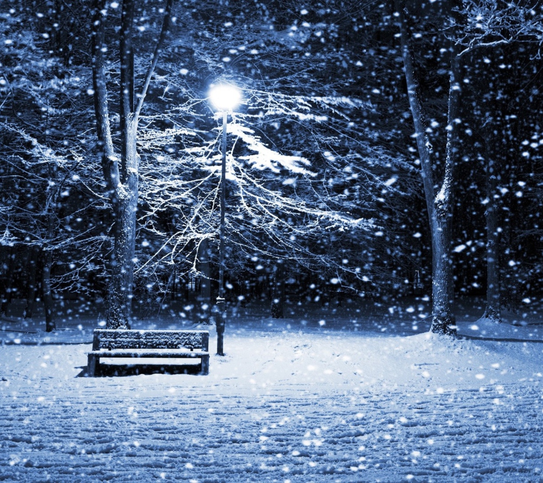 Обои Lonely Bench In Snowy Night 1080x960